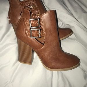 American eagle heals